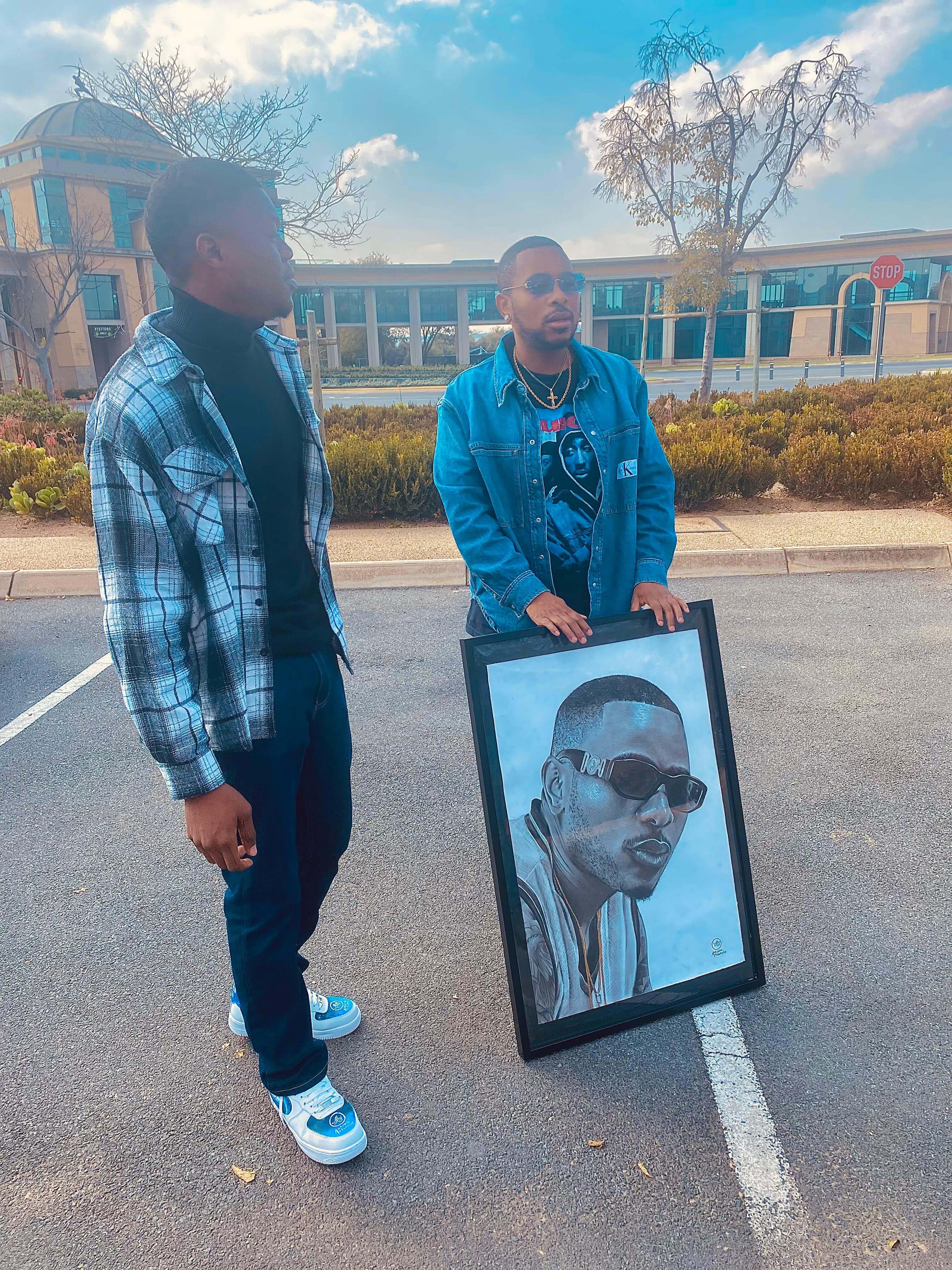 L-Tido with artwork